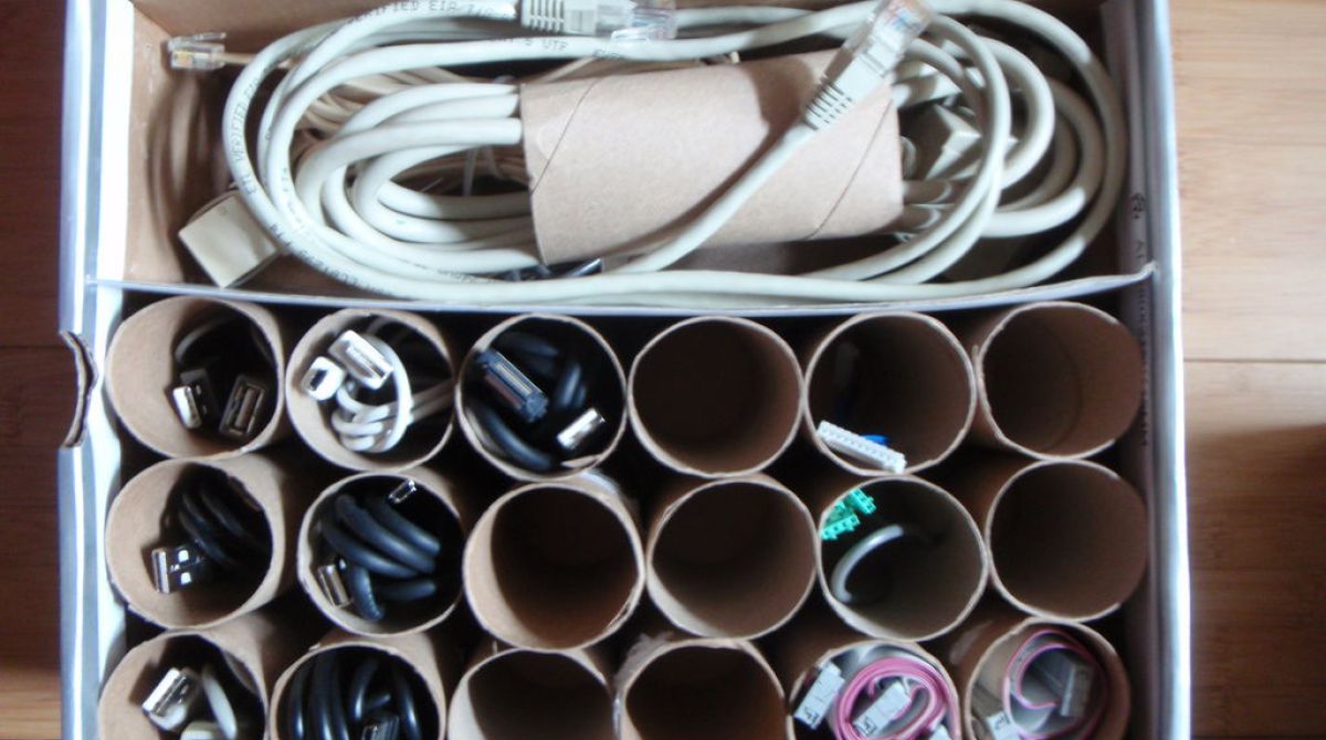Toilet roll cord organizers